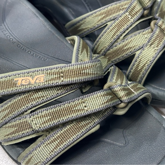 Teva sandals lightly used - Picture 7 of 7